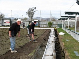 The cuttings become the main back-fill for the green surrounds..jpg